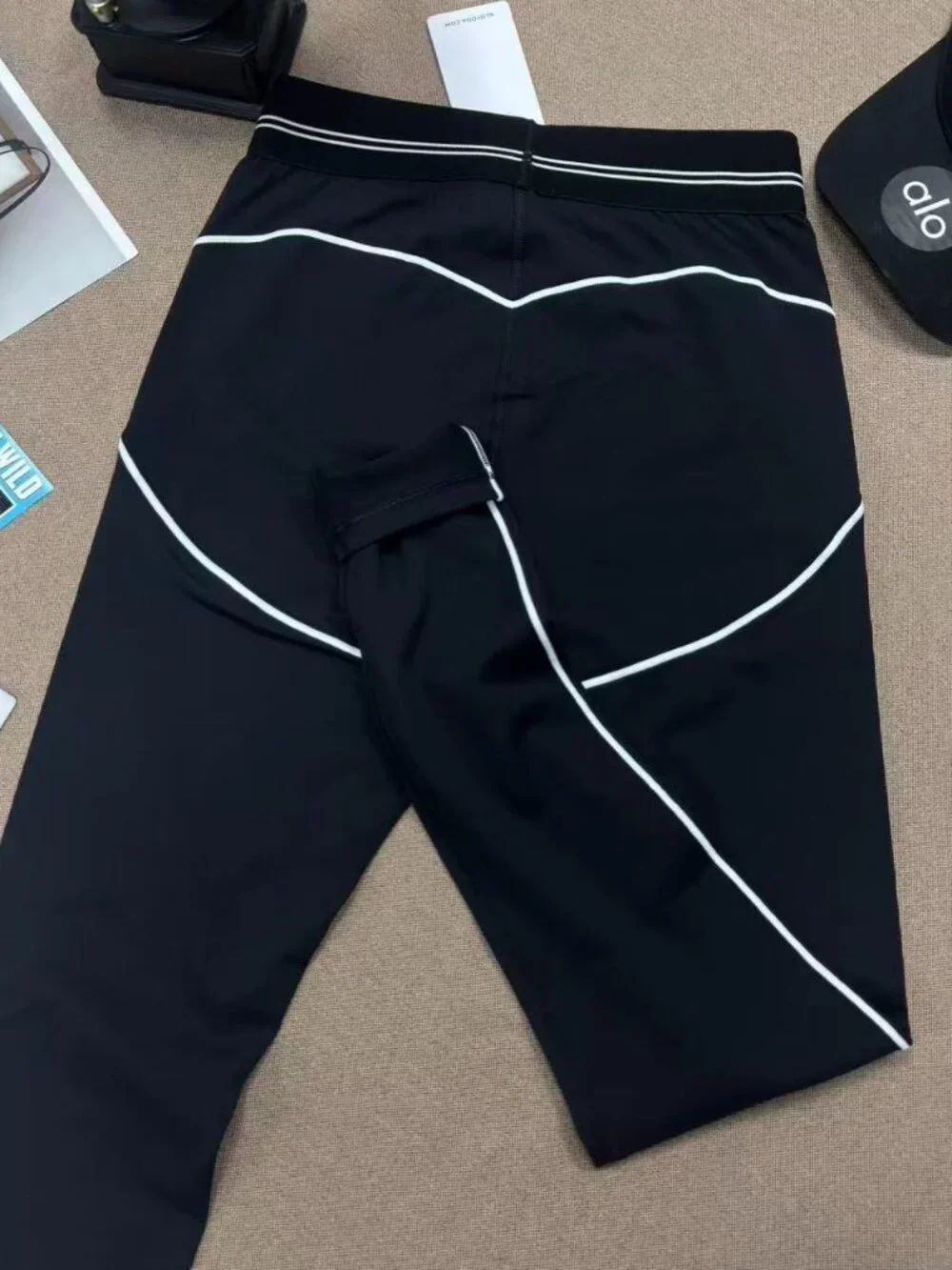 NWT ALO Yoga High Rise Leggings🎉Heart Throb Black Athleisure Size S/M